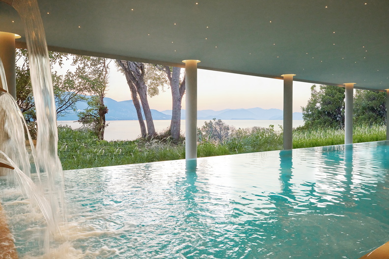 Tiara Holidays - Ikos Odisia - pool spa